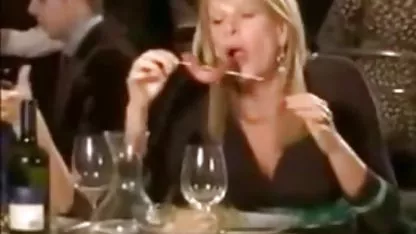 لعنتی دانلود فیلم سکس سینمایی در لباس سیاه, جوراب ساق بلند شد و شروع